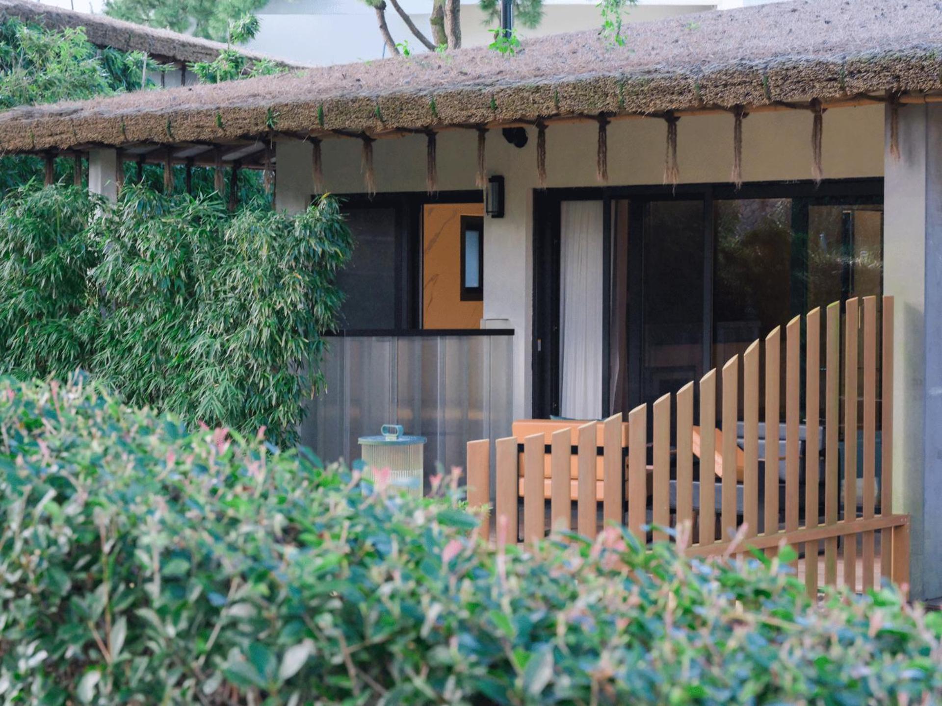 [ 7pm check & check-out] Forest Garden Double Private Jacuzzi