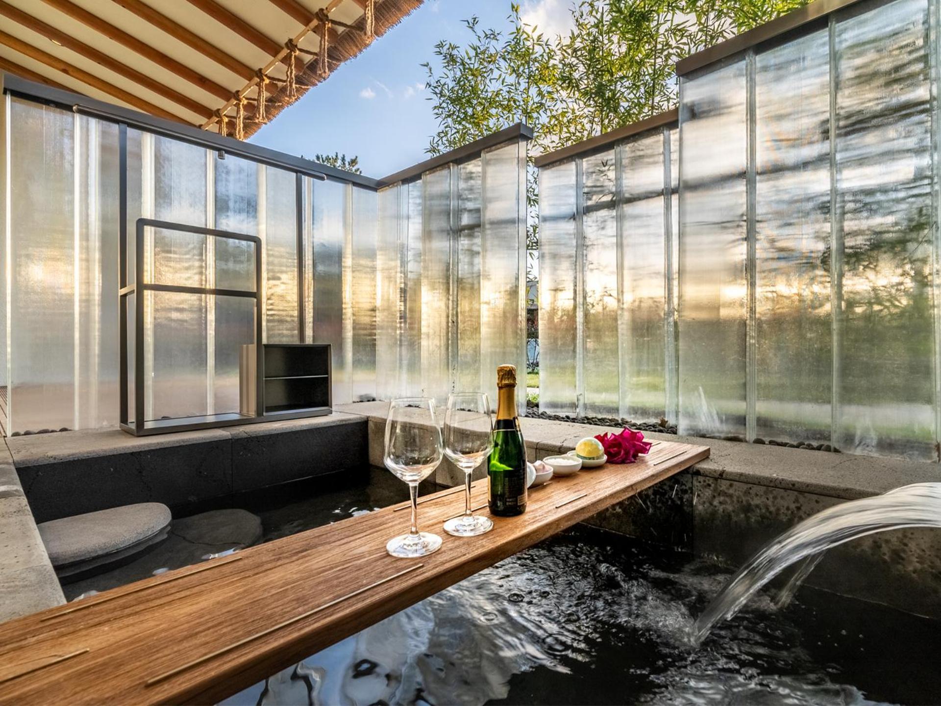 [ 7pm check & check-out] Forest Garden Double Private Jacuzzi