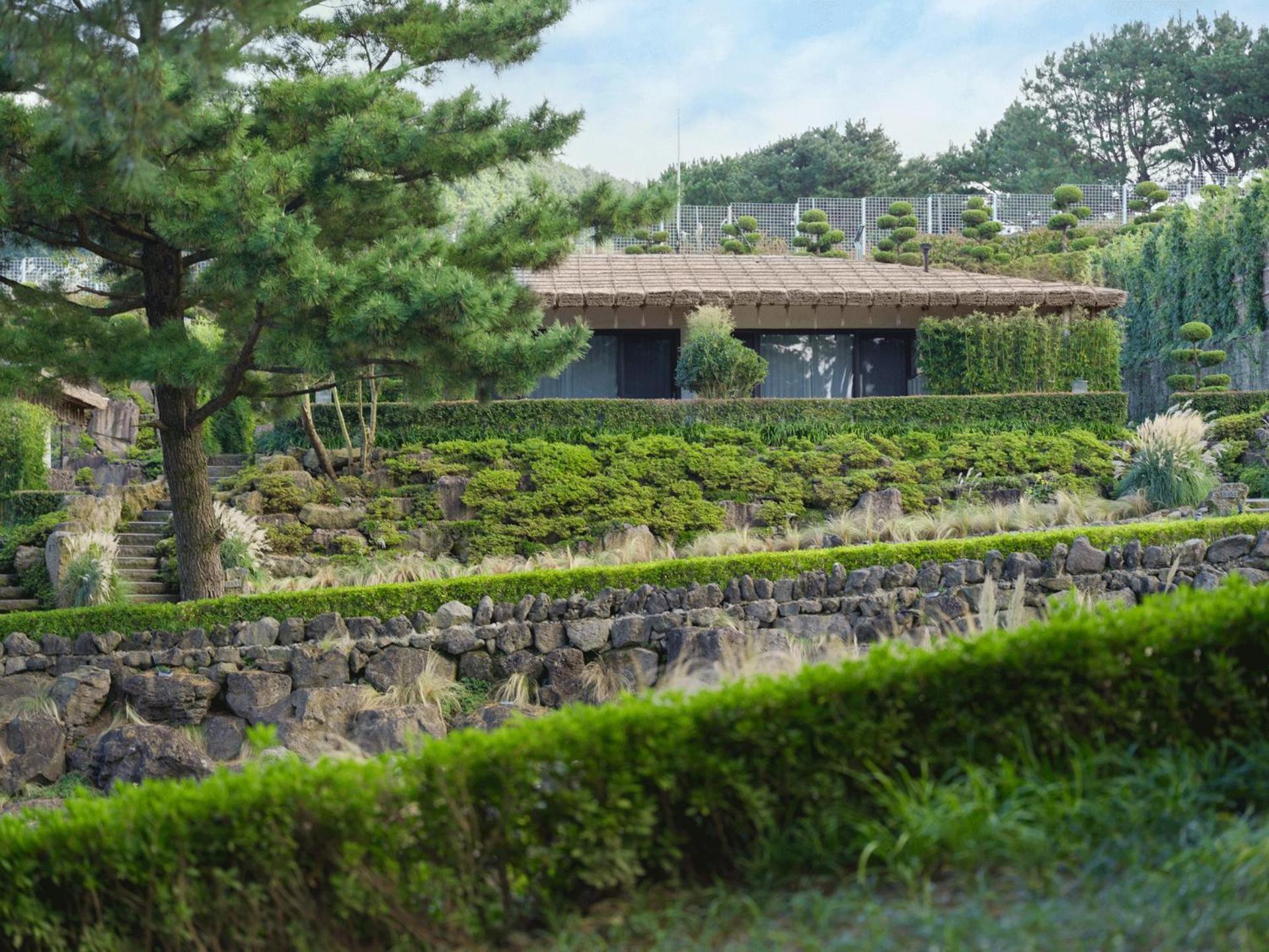 [ 7pm check & check-out] Forest Garden Double Private Jacuzzi