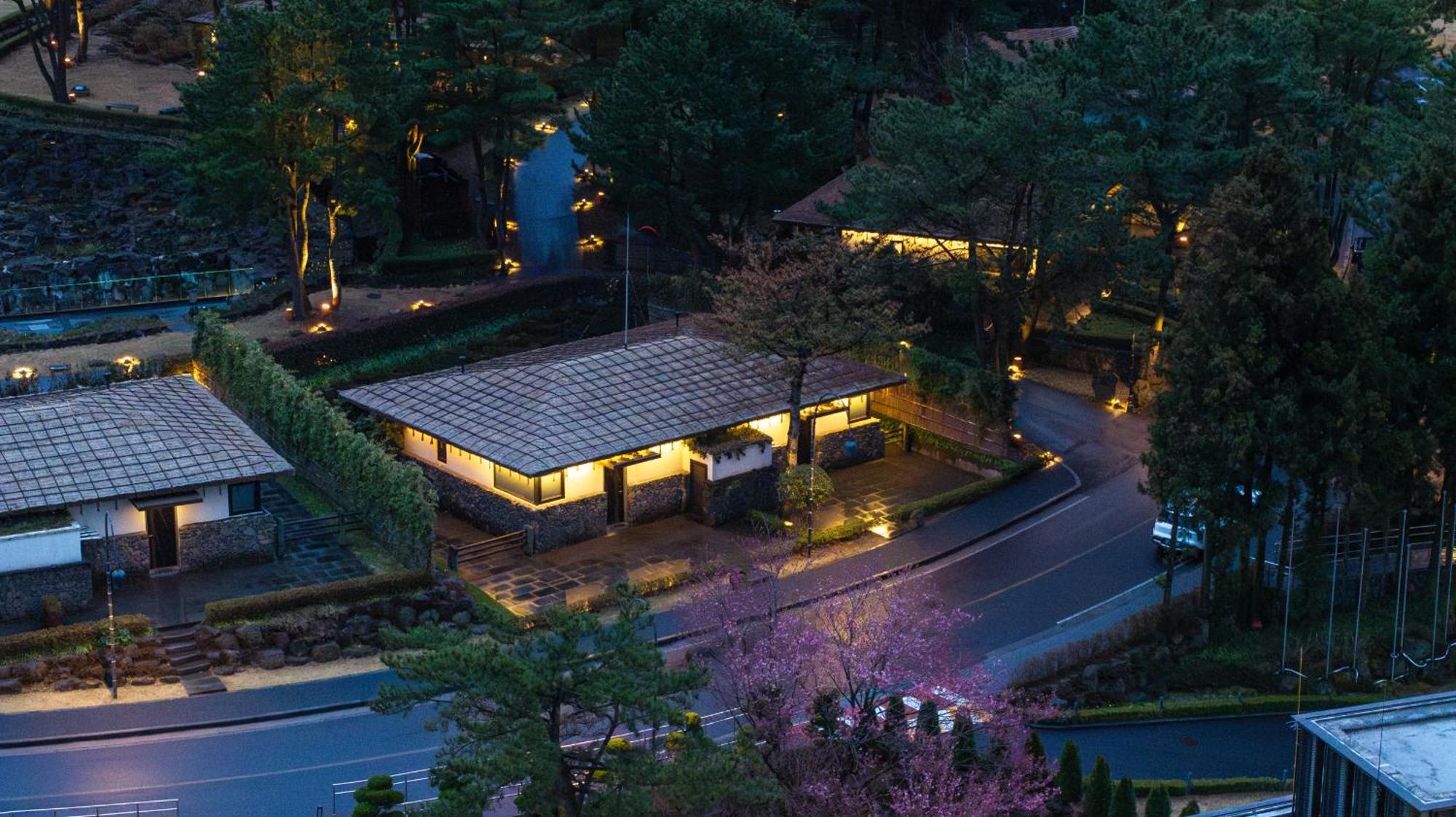 [ 7pm check & check-out] Forest Garden Double Private Jacuzzi